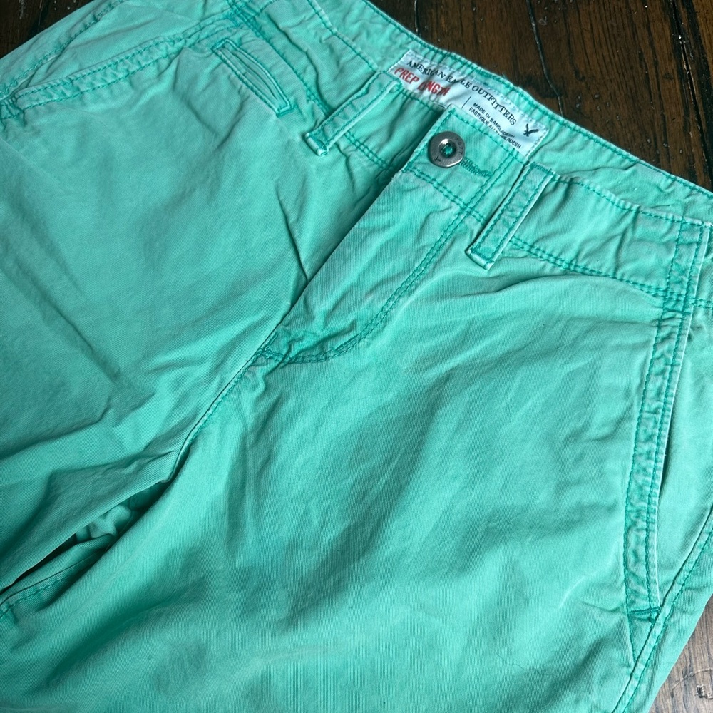 American Eagle Green Prep Length Shorts‎